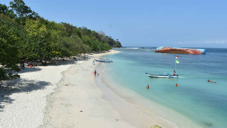 Eksplorasi Pesona Wisata Kabupaten Pangandaran: Pesona Alam, Budaya, dan Kuliner